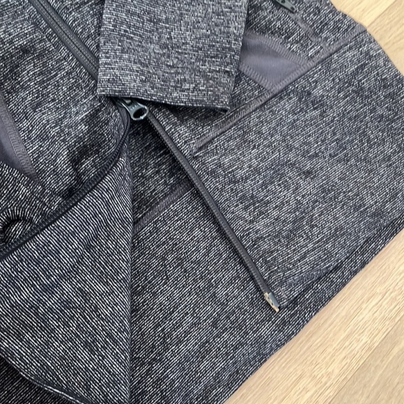 Lululemon jacket, size 2. - Picture 3 of 4